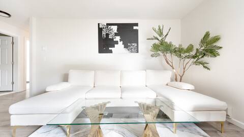 Ultra-Modern Luxe | Sleek & Stunning Stay