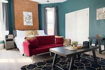 Chandler F | KING 1BD/1BA Apt near Downtown