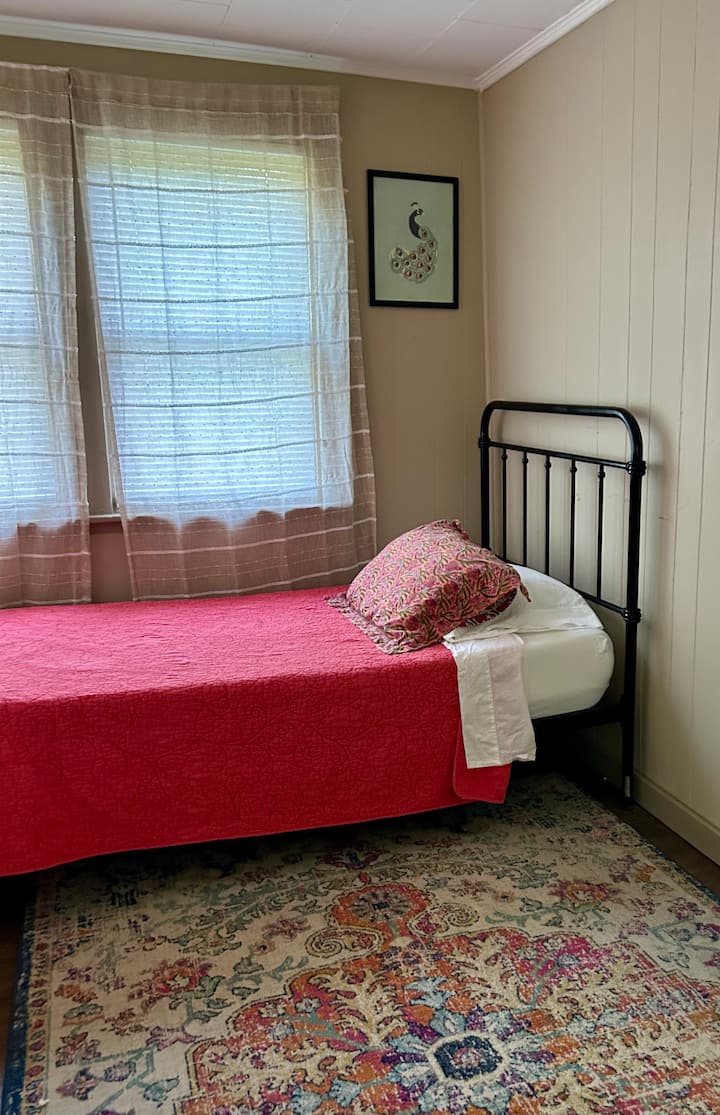 มุมนอนนอกห้องนั่งเล่น