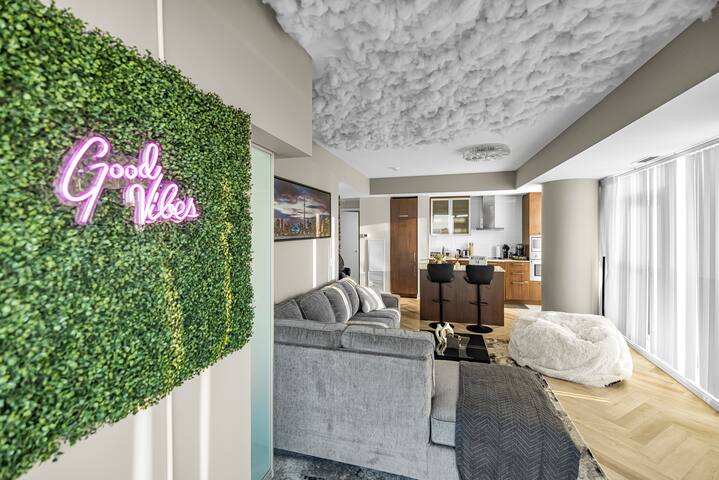 Rare 2BR Suite |Epic CN Tower, Lake & Skyline View gallery image 3