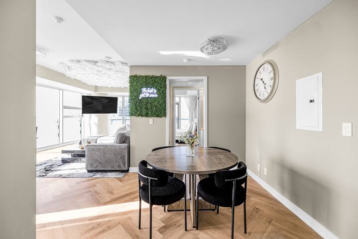 Rare 2BR Suite |Epic CN Tower, Lake & Skyline View gallery image 4