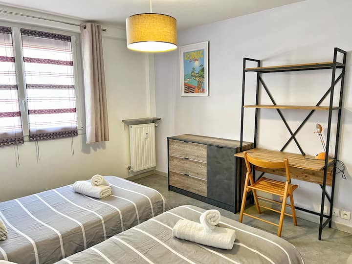 חדר ילדים - מיטות 90x190
מצעים בתשלום אופציונלי - לא כלולים כברירת מחדל
