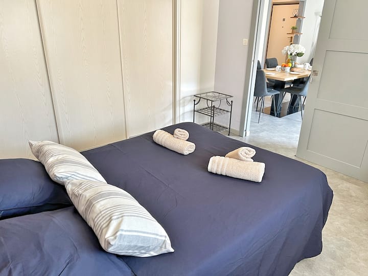 חדר שינה ראשי - מיטה 140x190
מצעים בתשלום אופציונלי - לא כלולים כברירת מחדל
