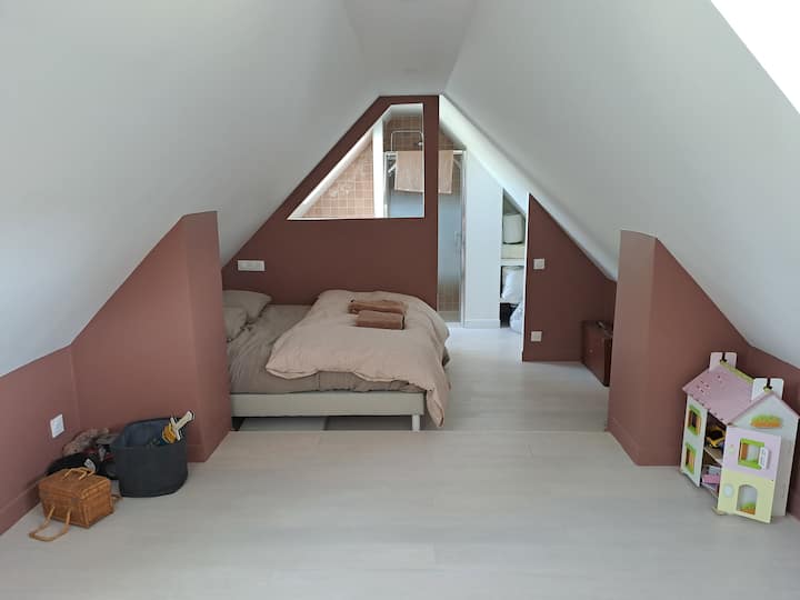 Спална соба 6 - 3-ти кат - двоен кревет и единечен кревет (широк 150-179 см)