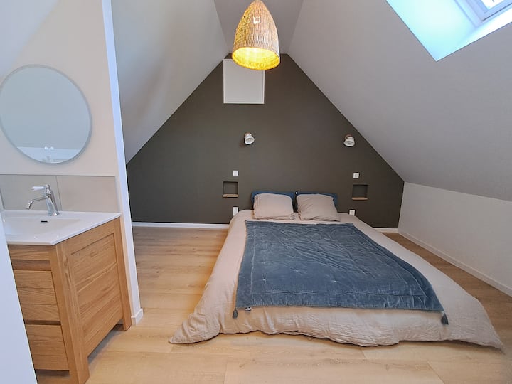 Спална соба 8 - 1 кат од зградата - брачен кревет (широк 150-179 см)