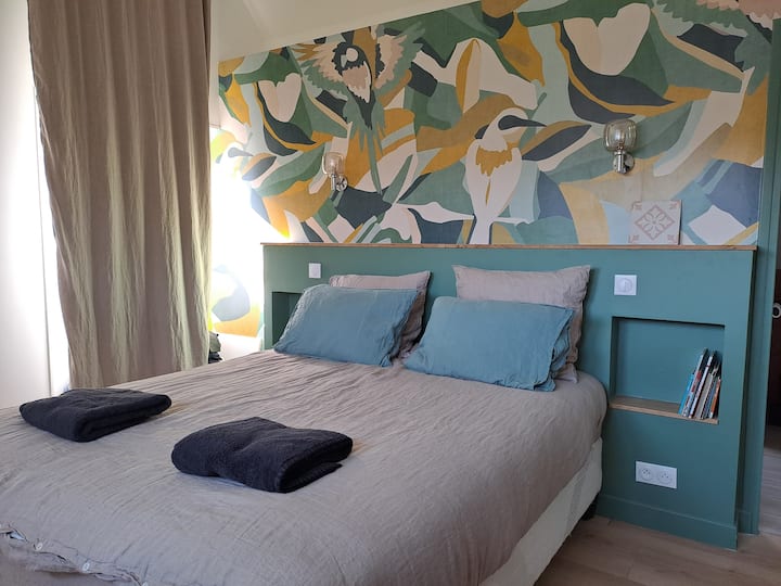 Спална соба 4 - 2 кат - брачен кревет (широк 180-220 см)