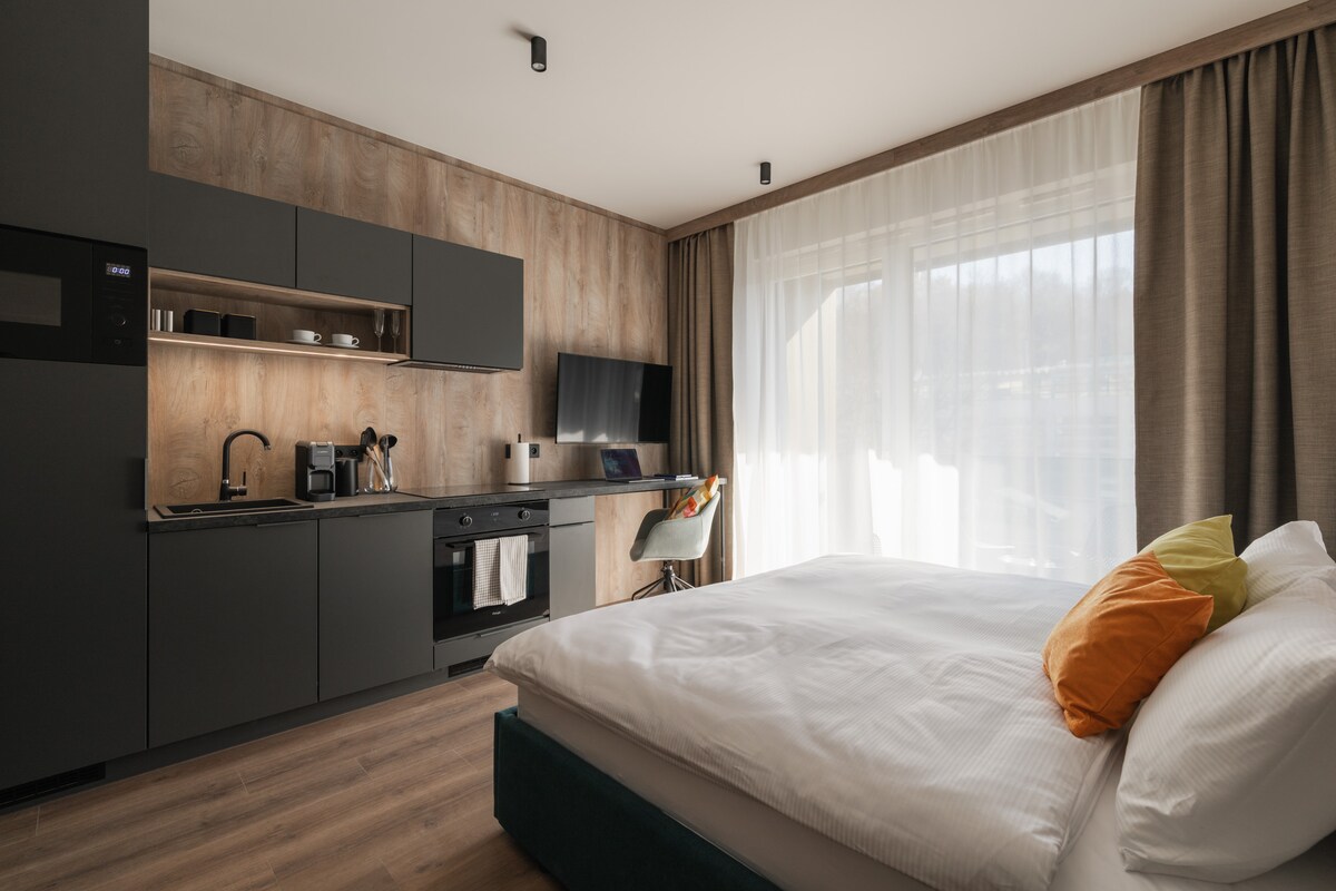 Двойно легло за 2 - ма души. 