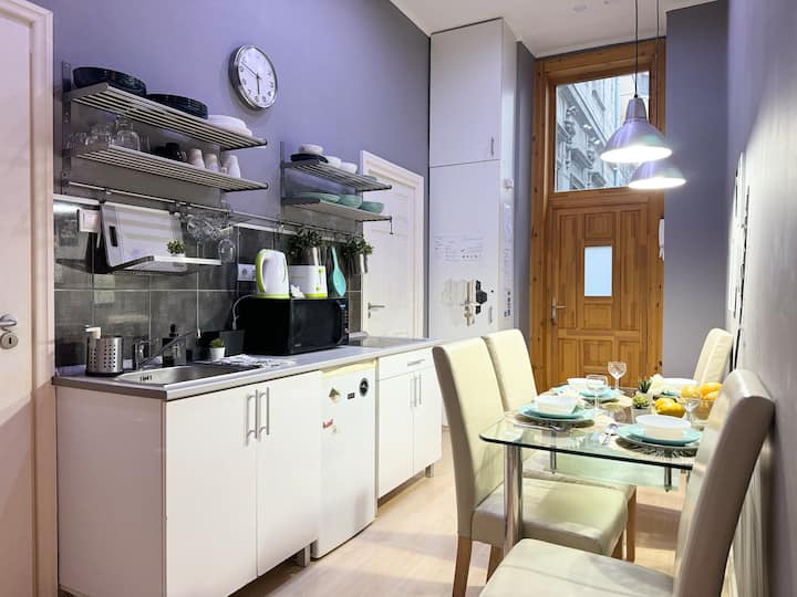 Golden Trio Home 3bds + 2baths@astoria Center - Budapest