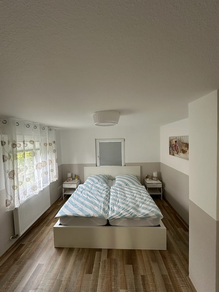 Schlafzimmer 1