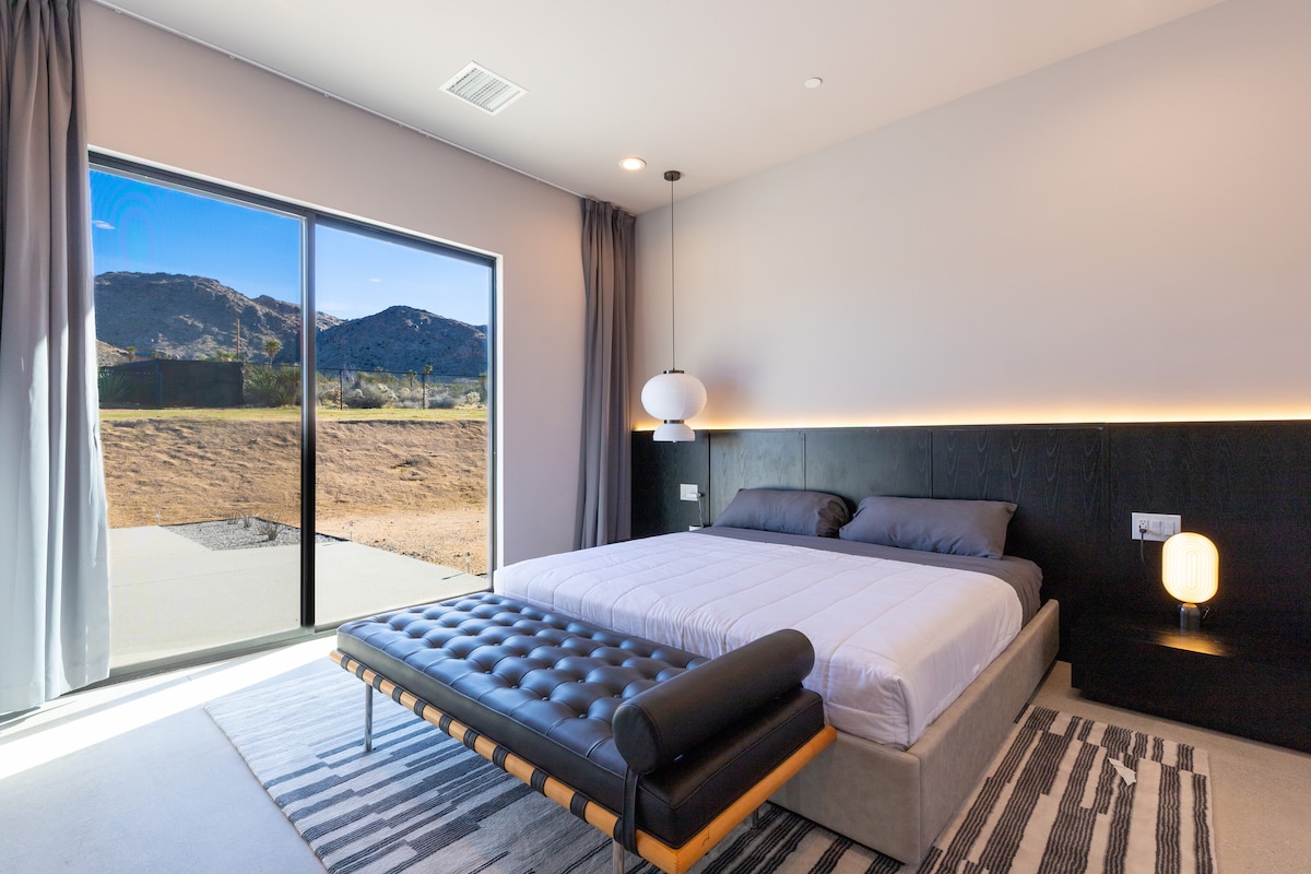 חדר שינה קינג עם נוף לצ'ייז ולהרים.