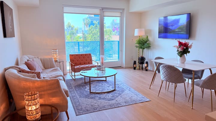 One Lux Stay 2 Bedroom La Suites - Los Angeles, CA