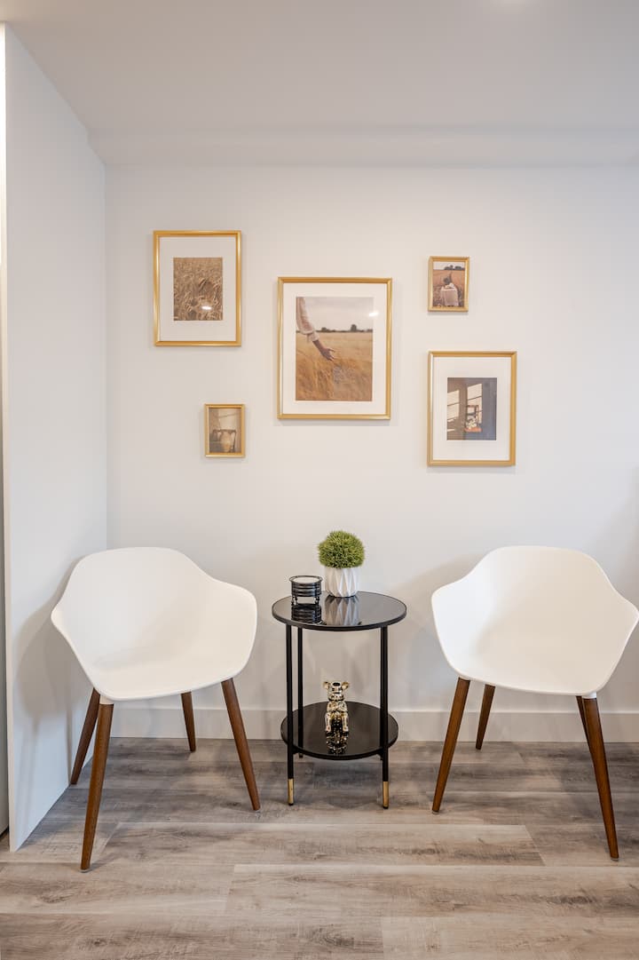 Modern Studio With King-size Bed - Ottawa