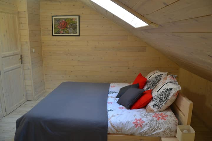 1 comfortable queen size bed measuring 160 x 200 (slatted bed base and an eco-friendly, natural mattress)
1 wardrobe with hanging space
1 office with an armchair
1 roof window with blackout blind
2 bedside tables with lamp
