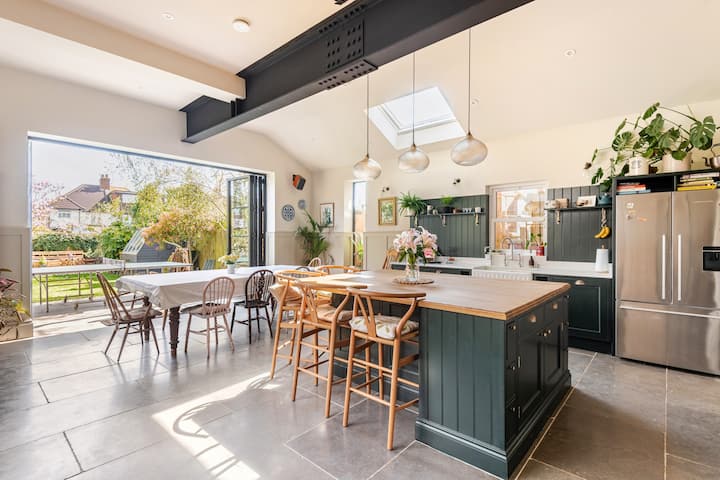 Vintage House By Sea | Garden | Grand | Vast Space - West Sussex