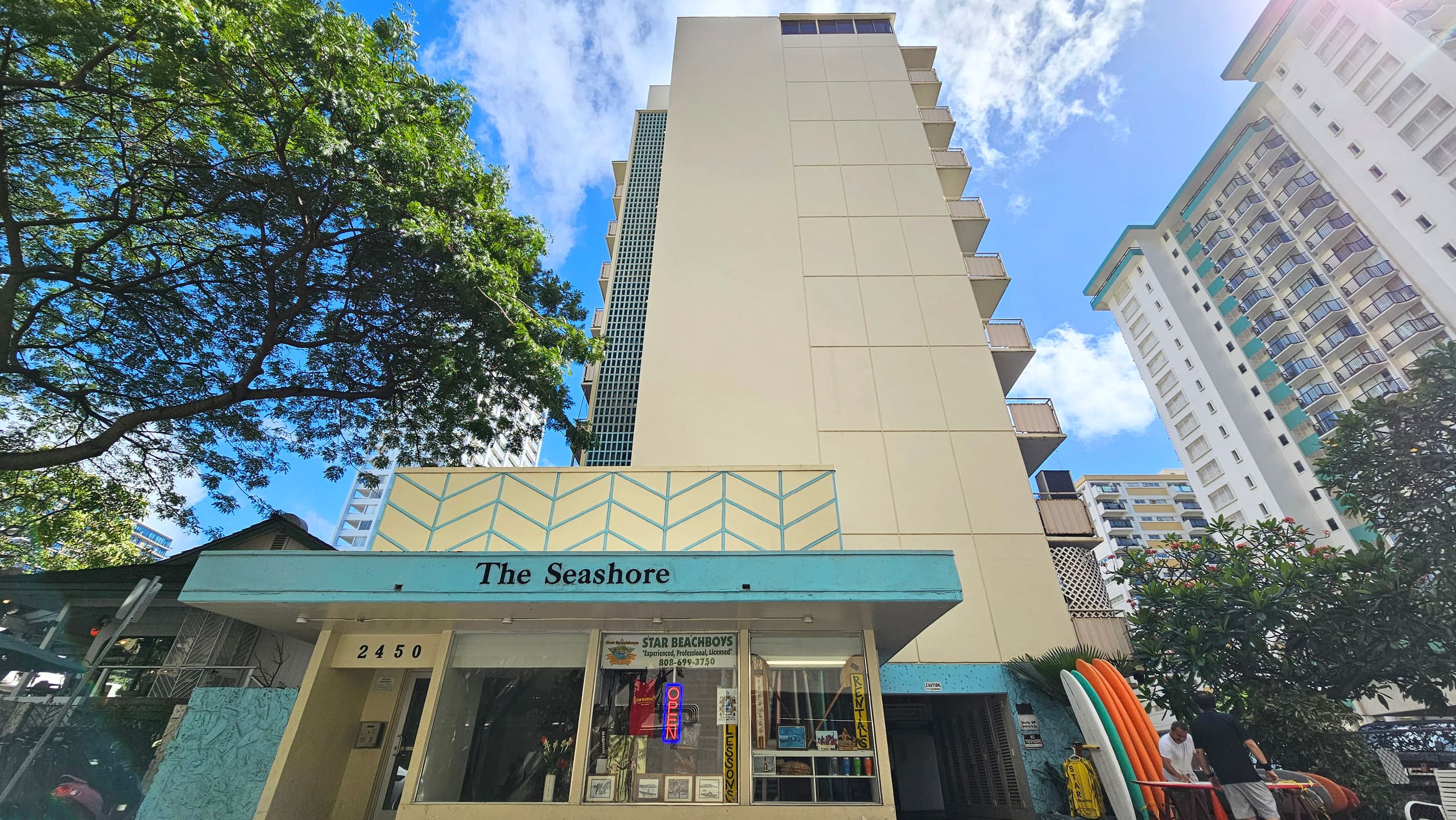 Waikiki King Studio near Beach at The Seashore - Image 14
