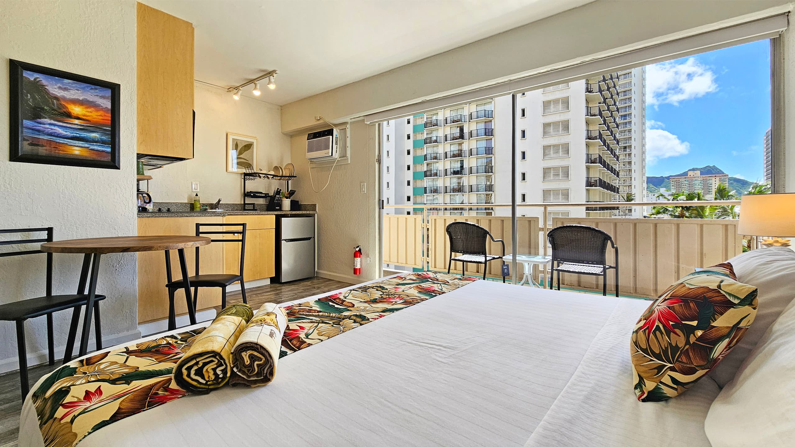 Waikiki King Studio near Beach at The Seashore - Image 19