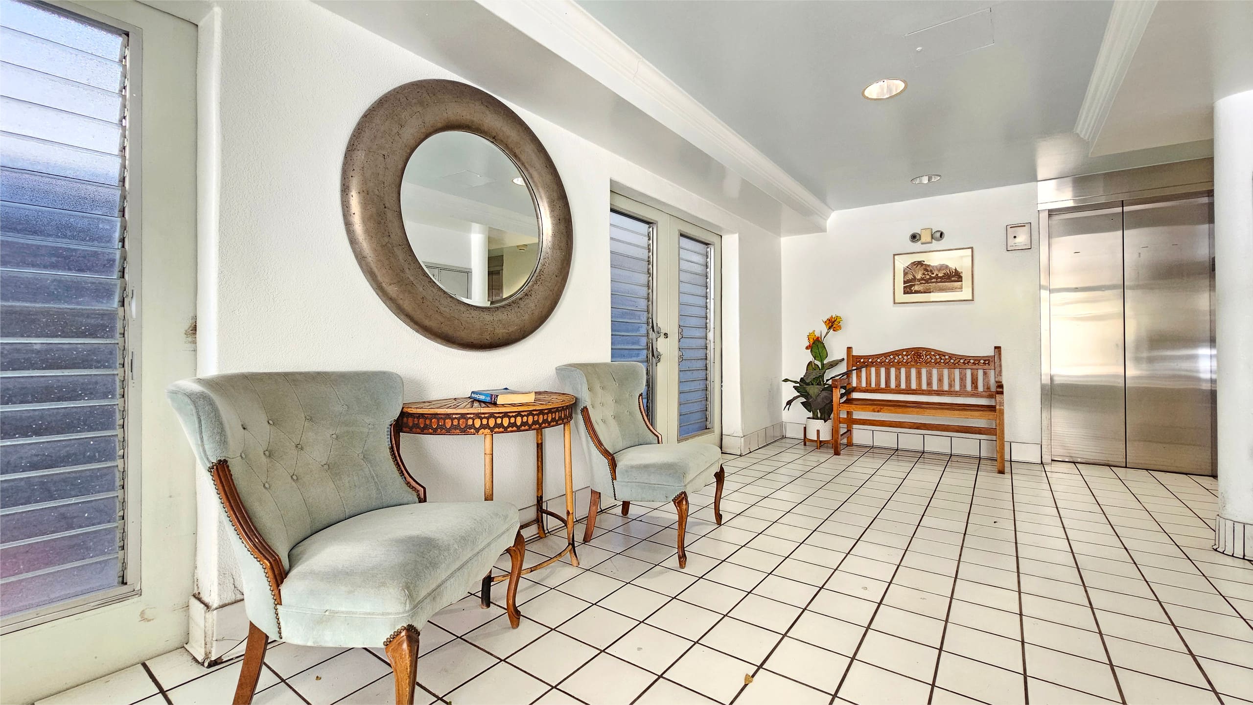 Waikiki King Studio near Beach at The Seashore - Image 2
