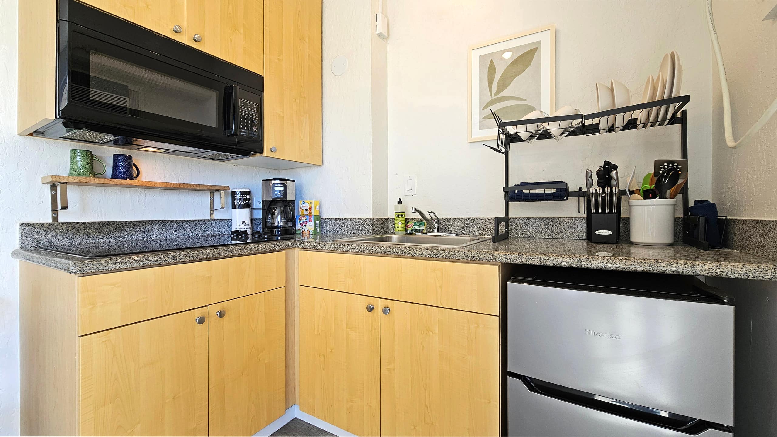 Waikiki King Studio near Beach at The Seashore - Image 4