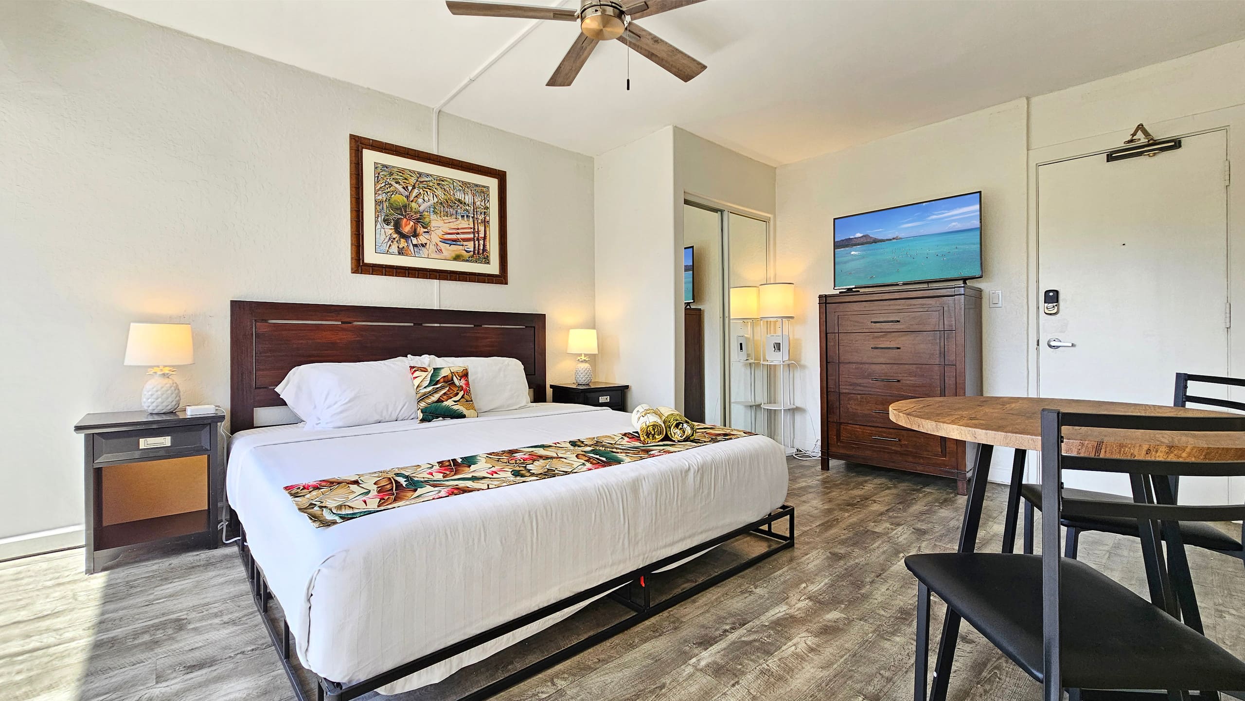 Waikiki King Studio near Beach at The Seashore - Image 1
