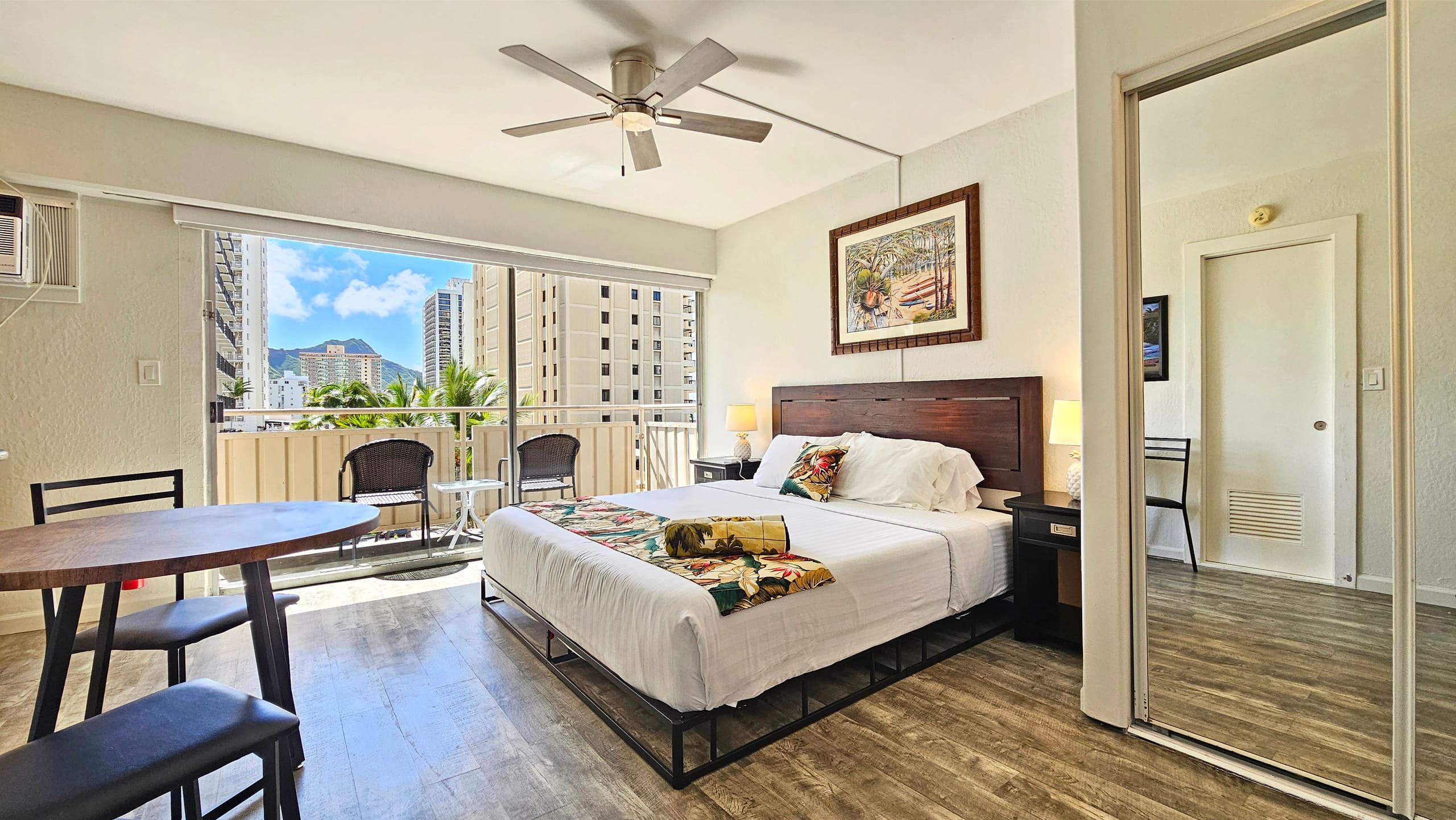 Waikiki King Studio near Beach at The Seashore - Image 18
