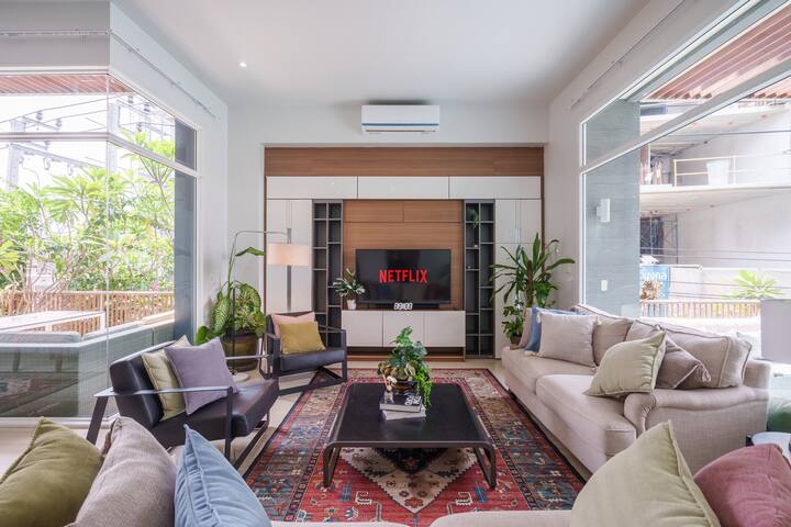 Modern Luxury 6BR Pool Villa w/ Lift & Gym gallery image 2