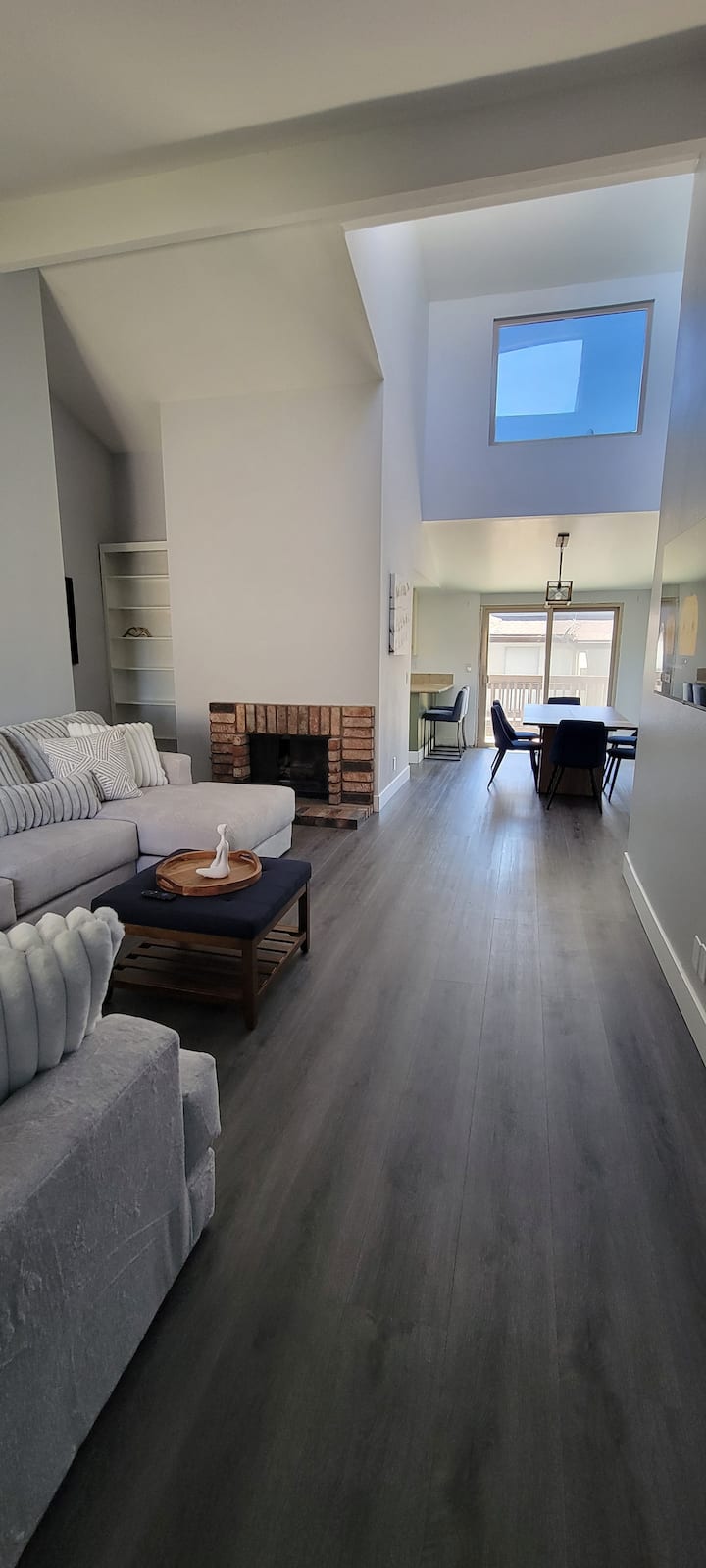 Spacious Queen Bedroom W/ Private Bathroom - Pomona, CA