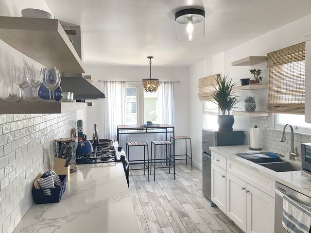 2 Units – 2 Blocks2Beach – Ocean Views – PoolTable gallery image 3