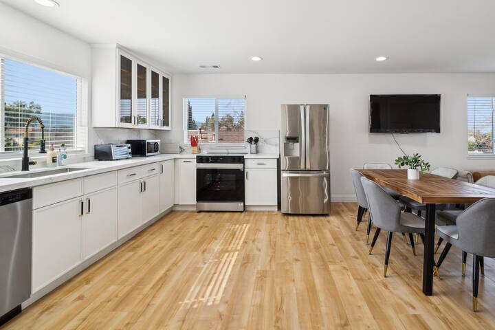 BRAND NEW! Modern Spacious San Jose Home 8B/4B gallery image 3