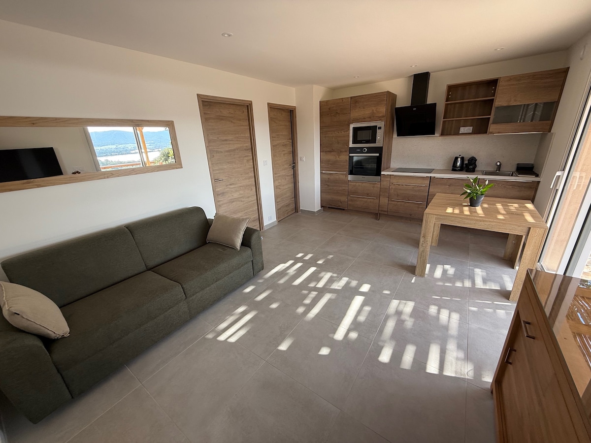 140 × 200 კომფორტული გასაშლელი დივანი