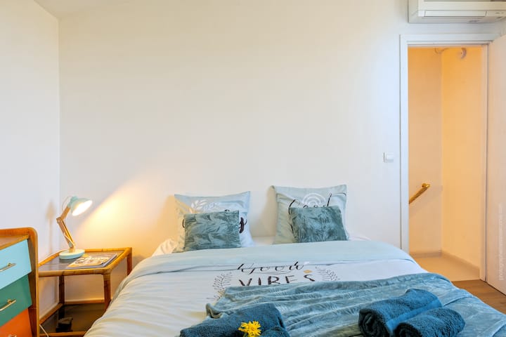 Chambre - Linge de lit et de toilette inclus.