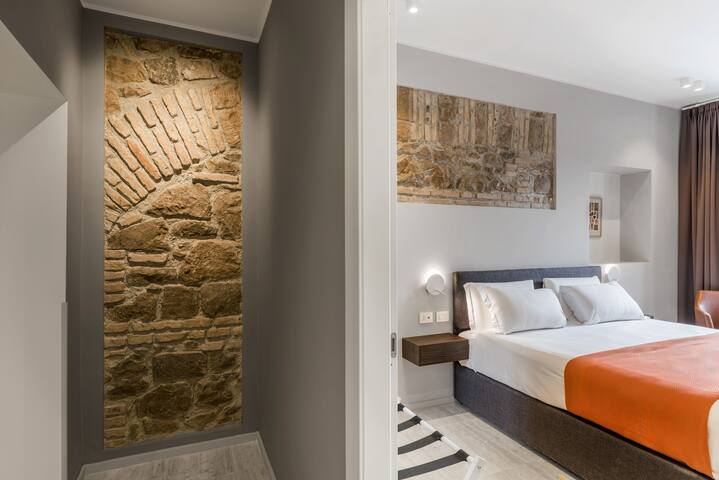 Trastevere Travertino Suite, NEW, up to 10 guests gallery image 5