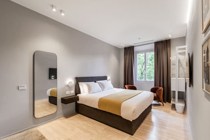 Trastevere Travertino Suite, NEW, up to 10 guests