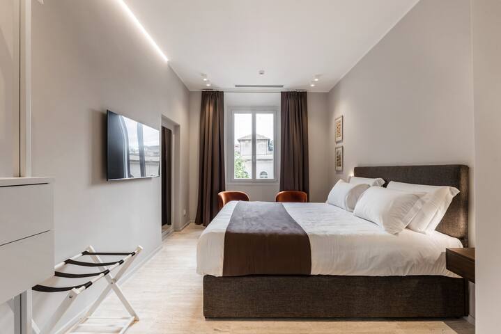 Trastevere Travertino Suite, NEW, up to 10 guests gallery image 3