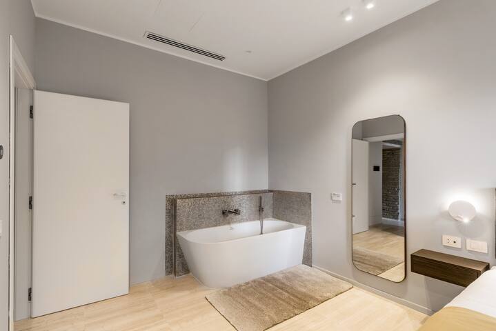 Trastevere Travertino Suite, NEW, up to 10 guests gallery image 2