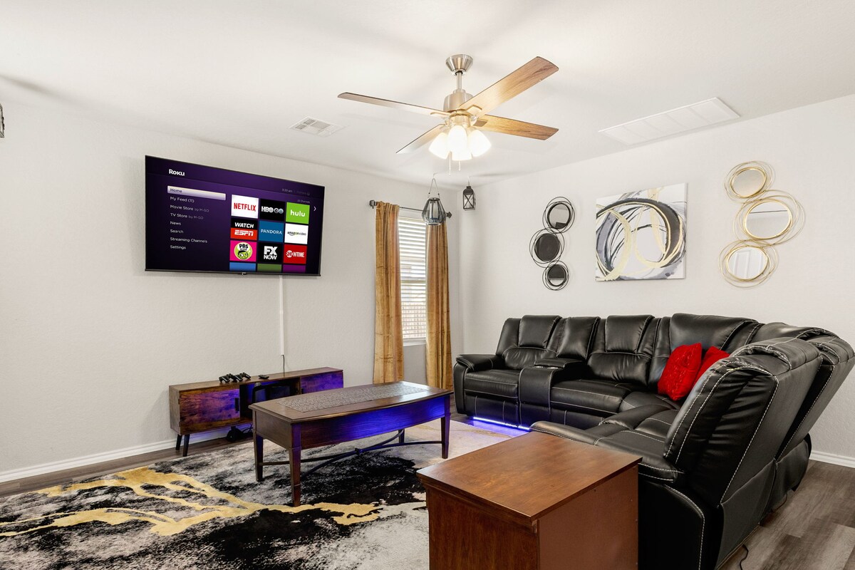 Popular Airbnb listing: Near Ft Sam/RAFB/LAFB • Game Room • Fire Pit in I 10 East Corridor