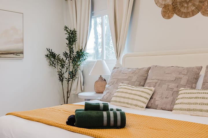 Un dormitorio principal relajante para ayudarte a dormir