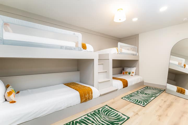 ¡Literas incorporadas para los huéspedes más juguetones!