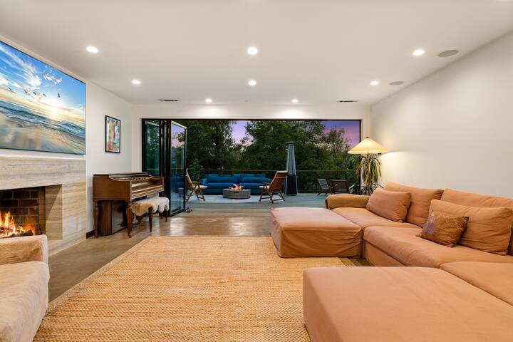 Mid-Century Gem in Hollywood Hills gallery image 3