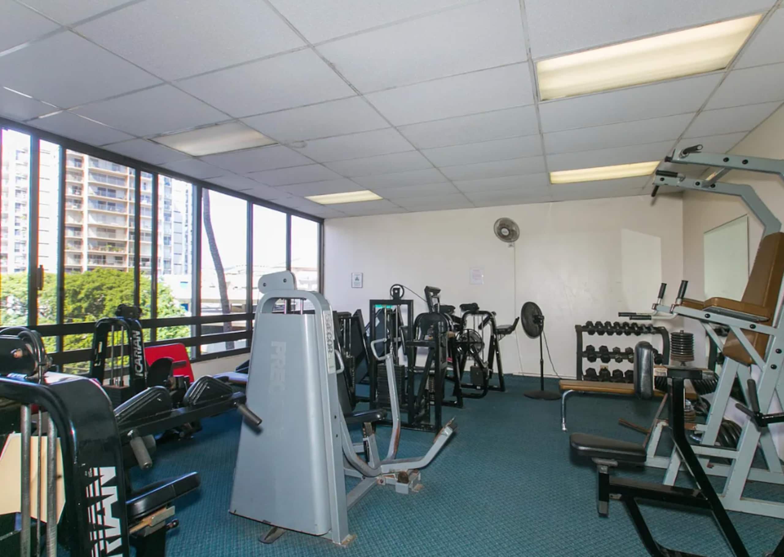 Waikiki Condo | Ocean View | Pool + Free Parking - Image 12