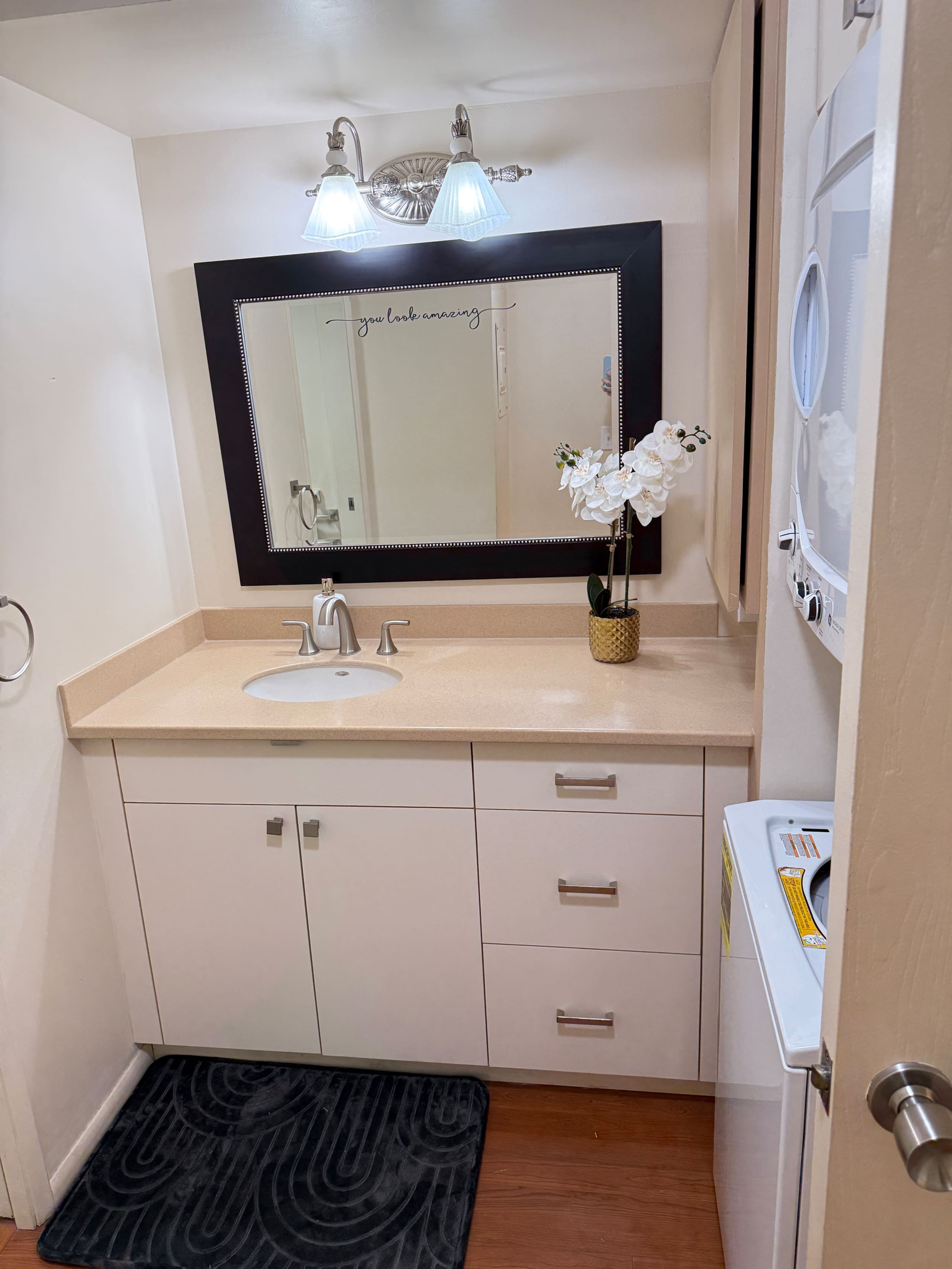Waikiki Condo | Ocean View | Pool + Free Parking - Image 8