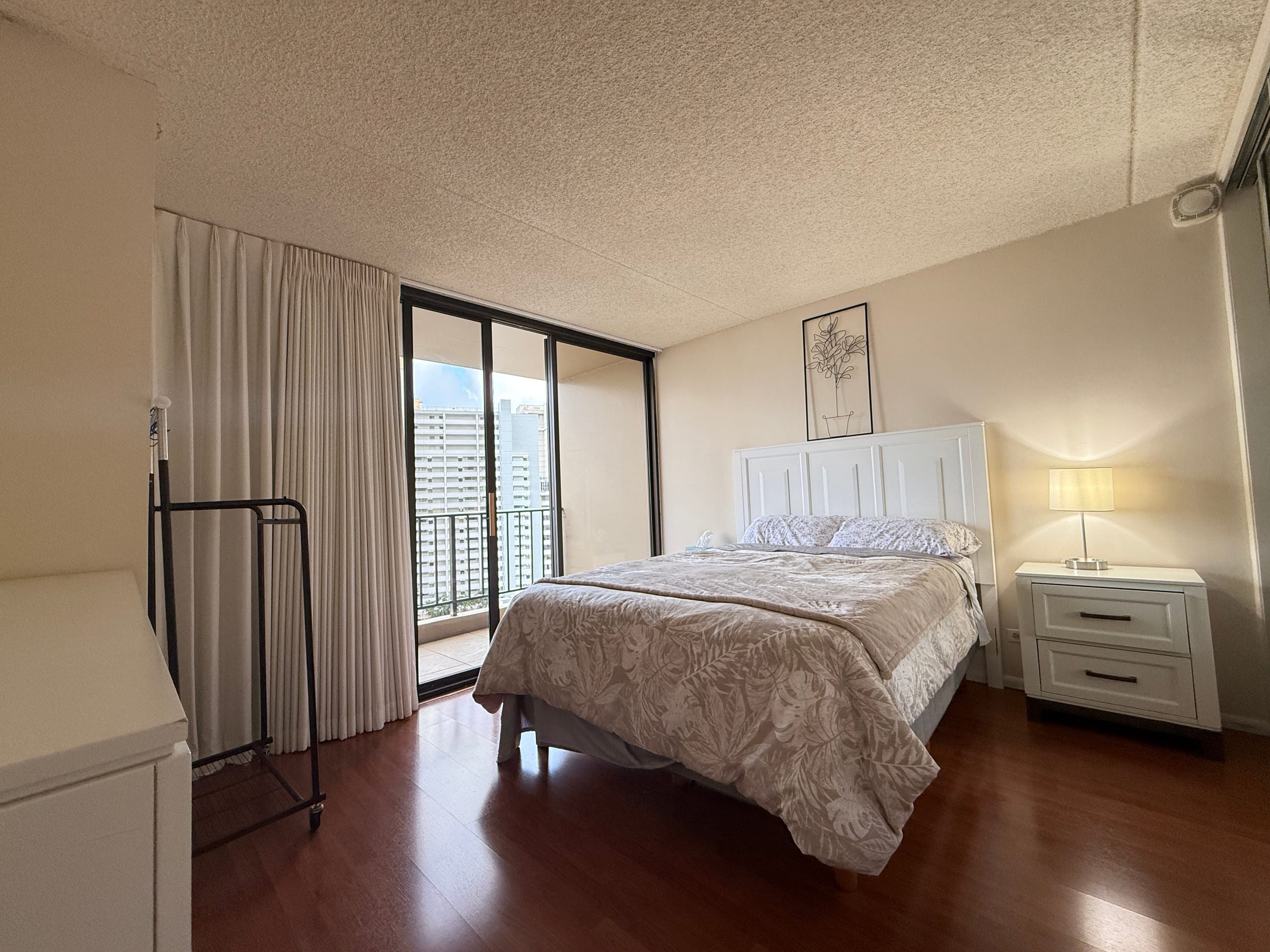 Waikiki Condo | Ocean View | Pool + Free Parking - Image 7