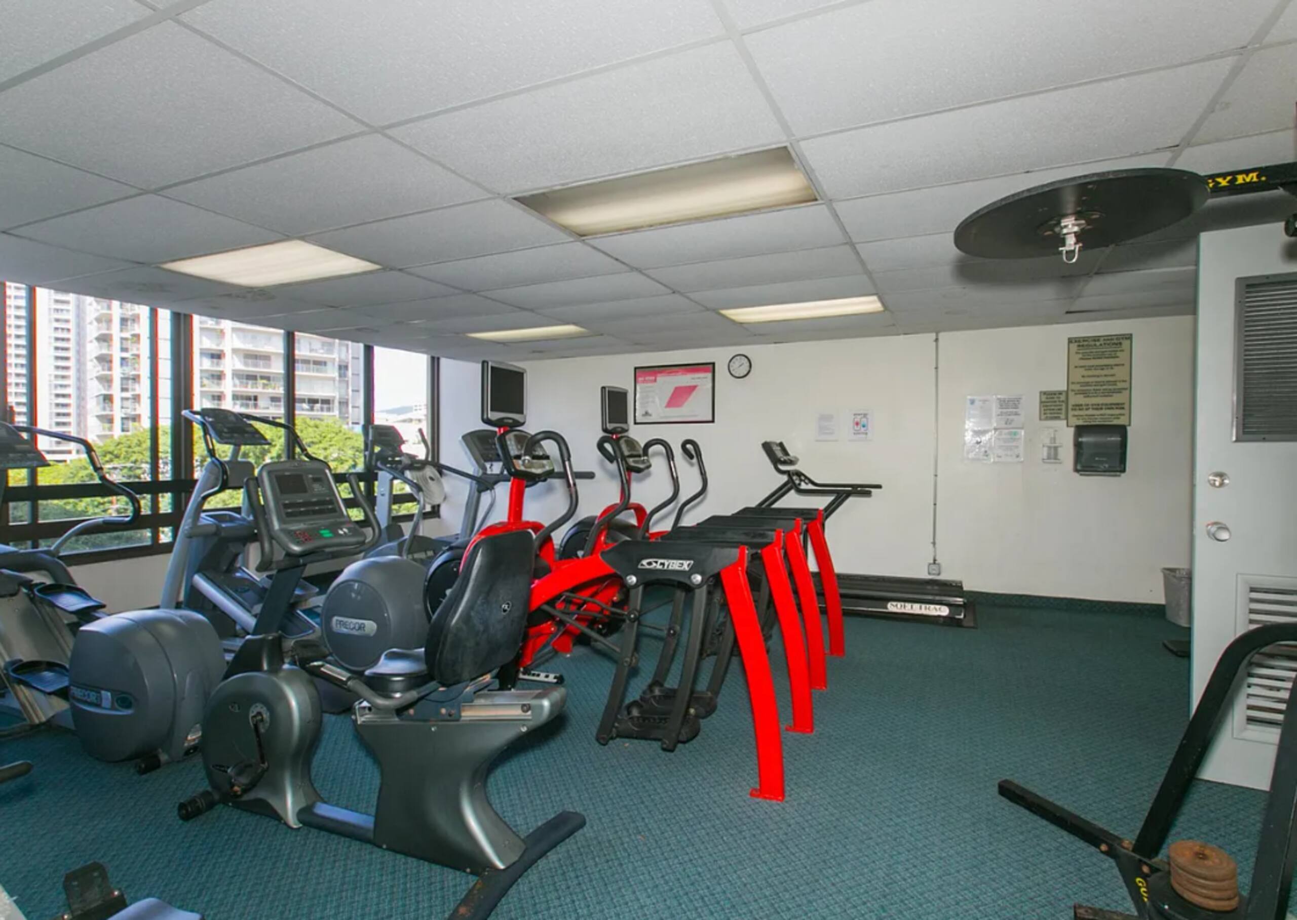 Waikiki Condo | Ocean View | Pool + Free Parking - Image 13