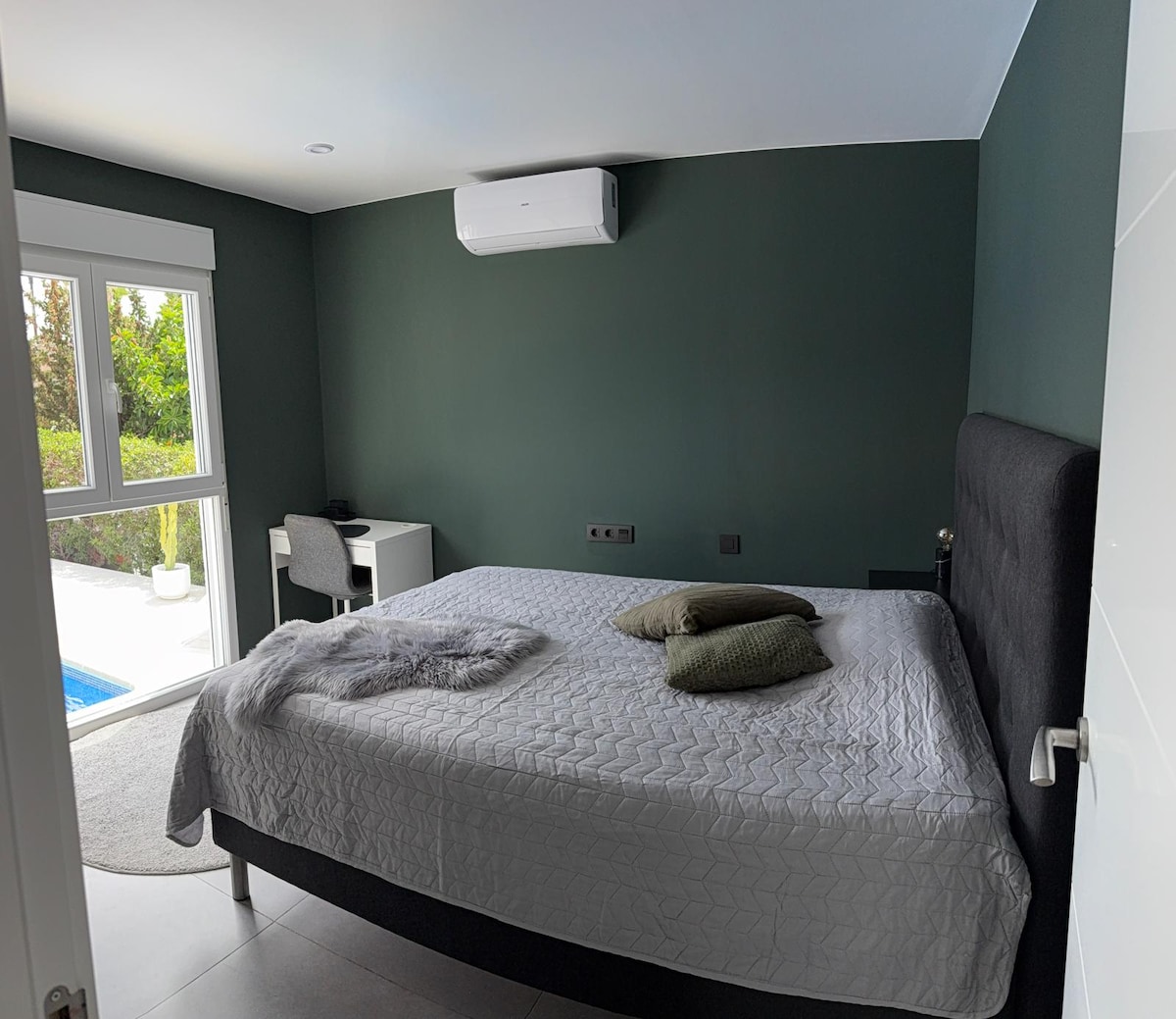 Chumba cha kulala chini ya ghorofa