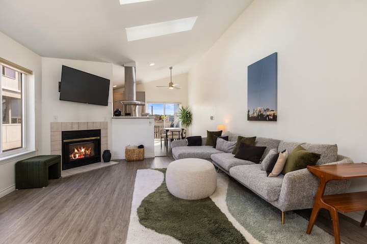 Stylish Ballard Retreat near beach & city hotspots