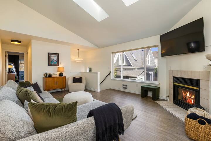 Stylish Ballard Retreat near beach & city hotspots gallery image 4