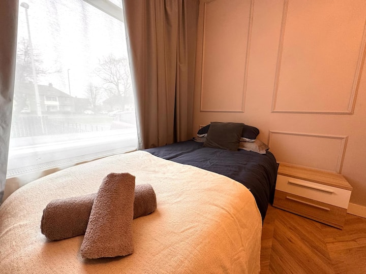 Postel so zipsom, ktoré je možné usporiadať ako 2 jednolôžka alebo 1 manželská posteľ