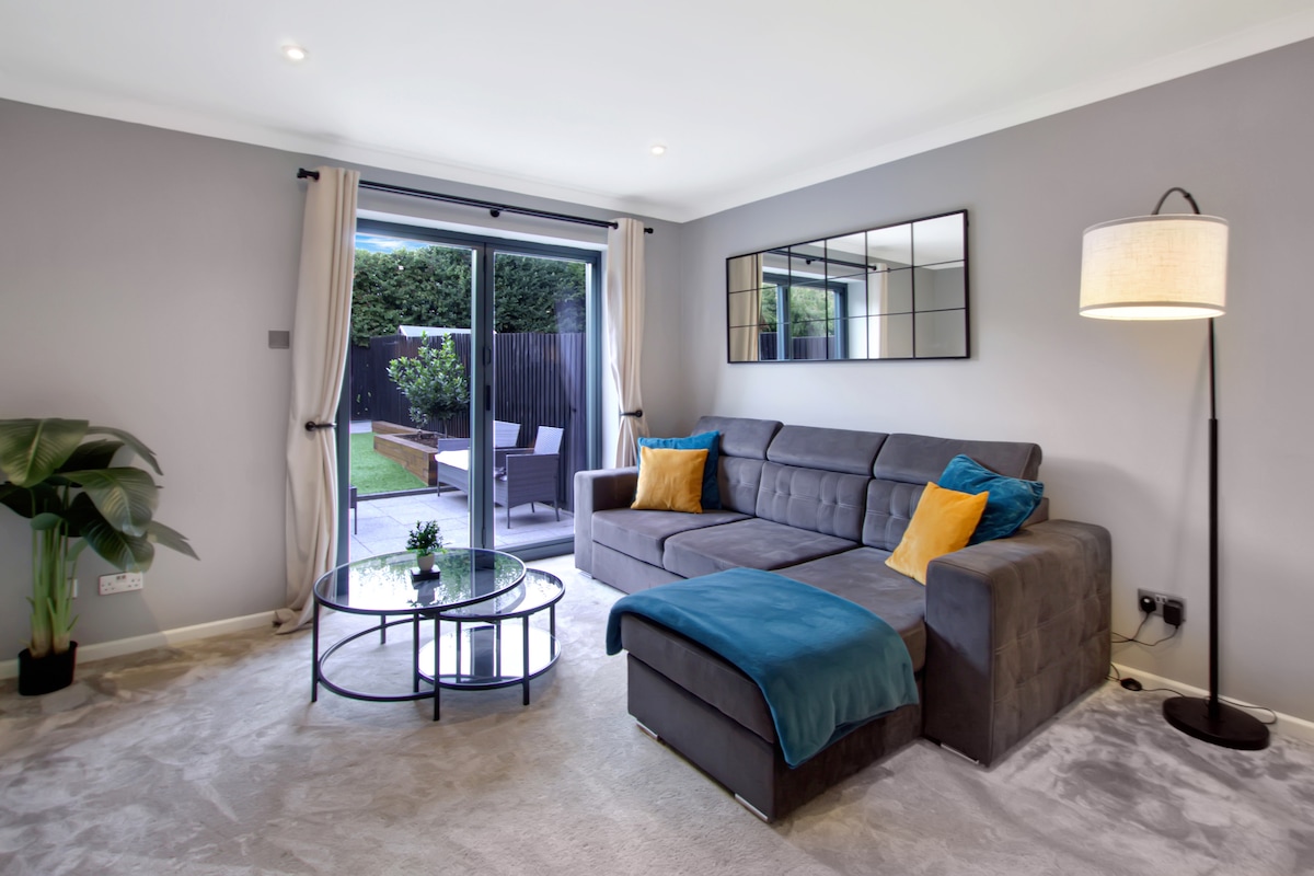 Popular Airbnb listing: Spotless Two-Bedroom Home with Garden and Parking in Stevenage