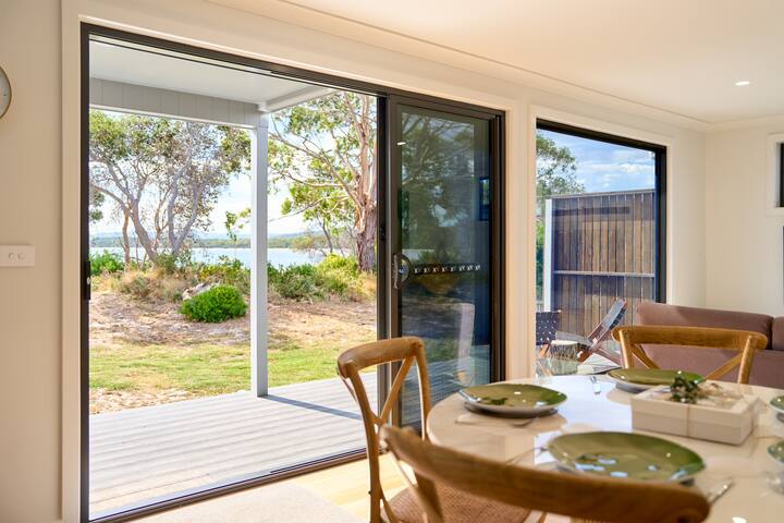 Joeys Place -Waterfront family home @ Freycinet! gallery image 5