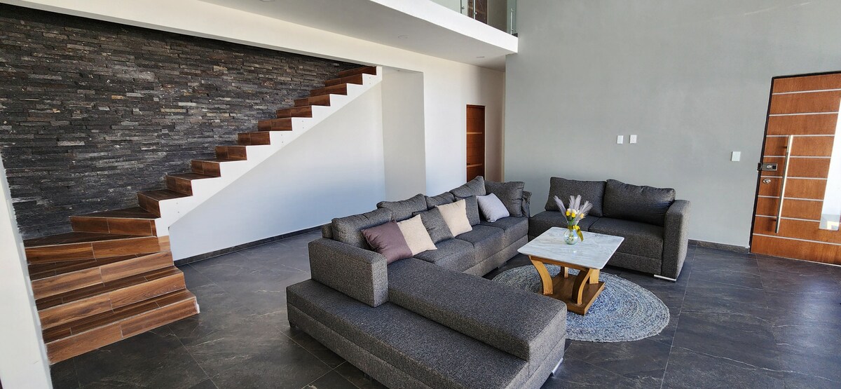 Anuncio de Airbnb popular: New! Casa Colibrí: Pool + Garden with games en Tres De Mayo