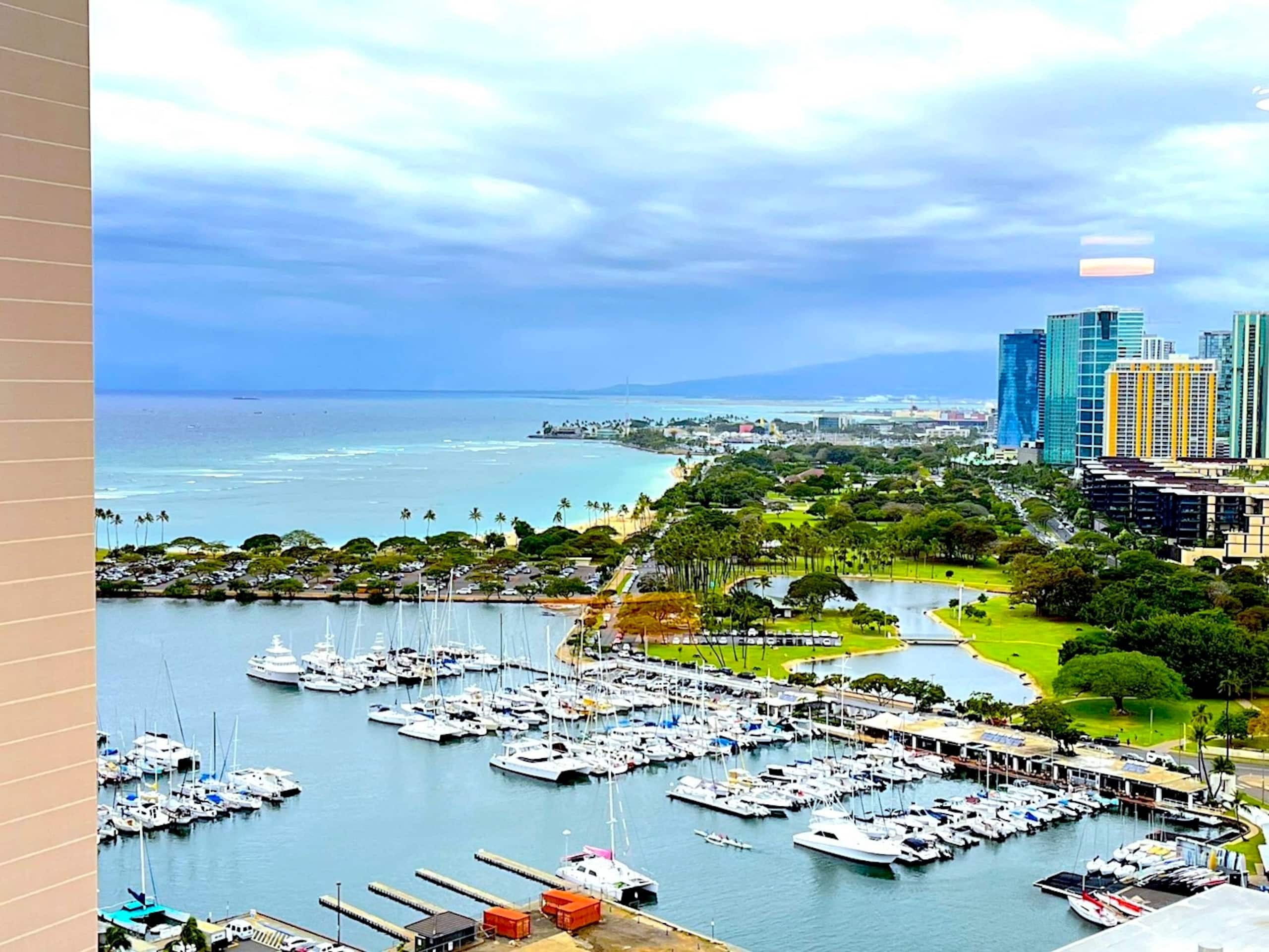 Condo in Honolulu · ★4.75 · 1 bedroom · 1 bed · 1 private bath - Image 32